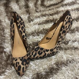 Atmosphere Leopard Print Pointed Toe Heels in Tan and Black